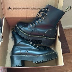 Dr. Martens black “Leona” size 8 US
